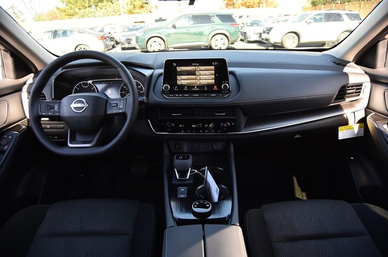 Nissan Rogue Vehicle Image 08