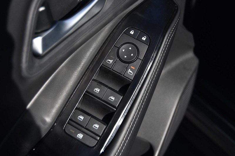 Nissan Rogue Vehicle Image 09