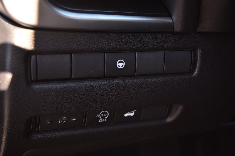 Nissan Rogue Vehicle Image 11