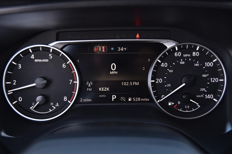 Nissan Rogue Vehicle Image 12