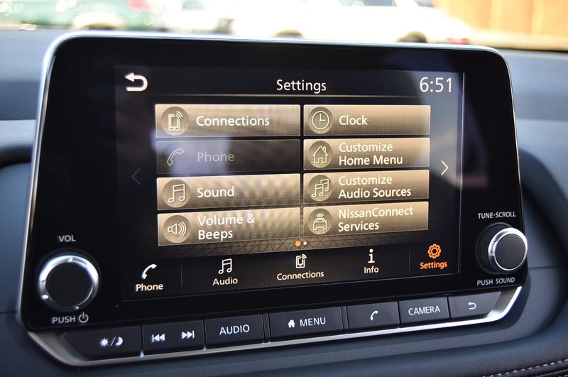 Nissan Rogue Vehicle Image 14