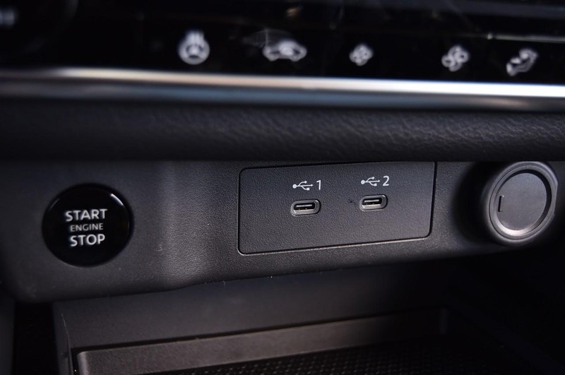 Nissan Rogue Vehicle Image 16