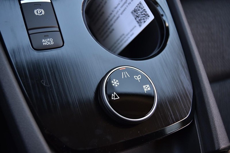 Nissan Rogue Vehicle Image 17