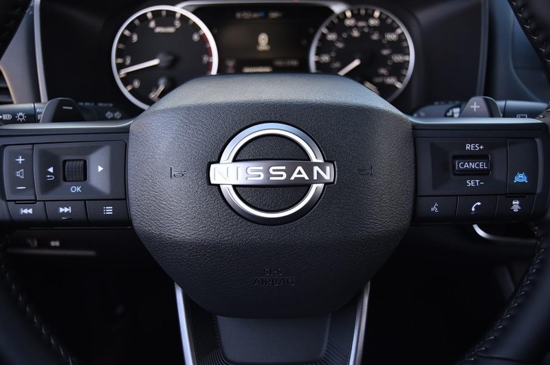 Nissan Rogue Vehicle Image 18