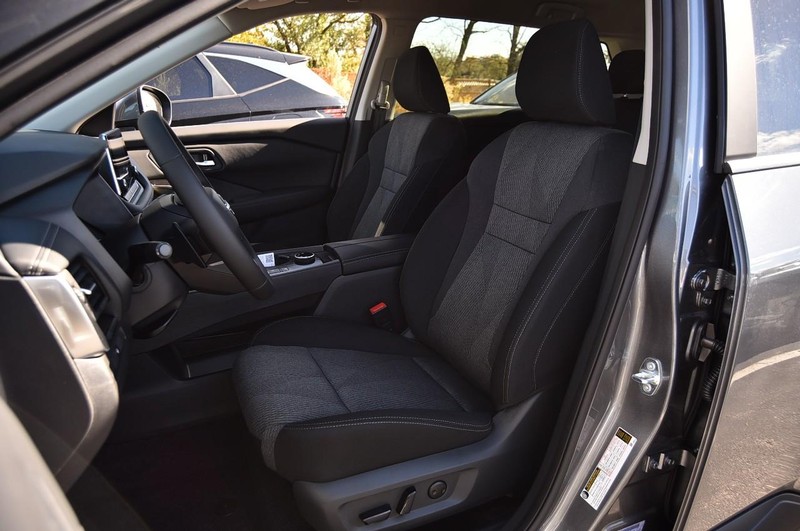 Nissan Rogue Vehicle Image 19