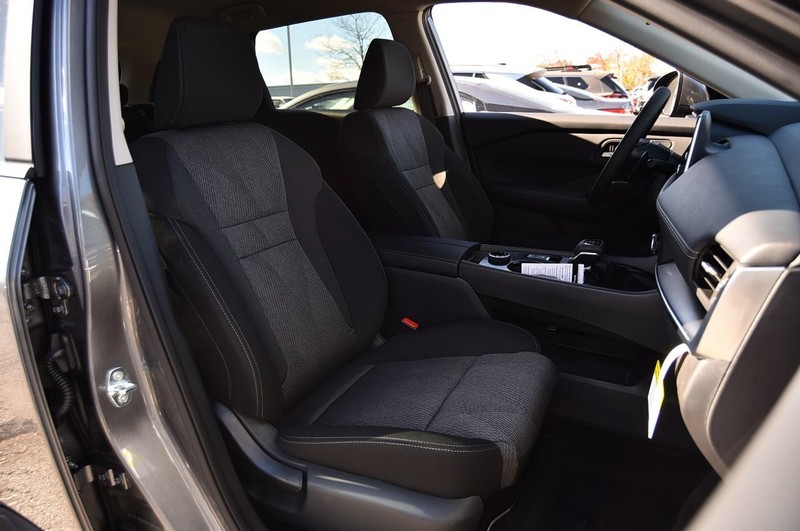 Nissan Rogue Vehicle Image 20