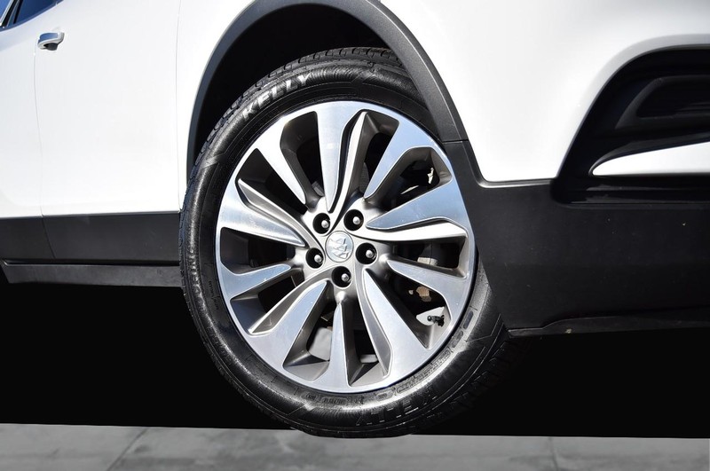 Buick Encore Vehicle Full-screen Gallery Image 03