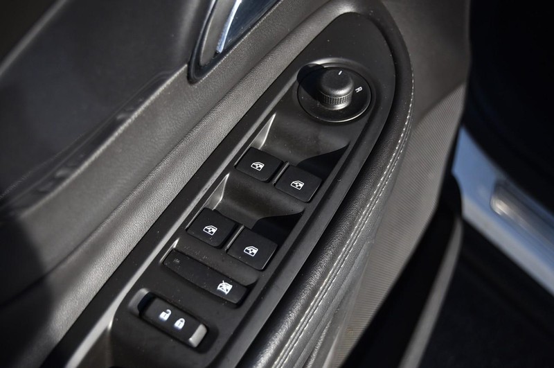 Buick Encore Vehicle Full-screen Gallery Image 09