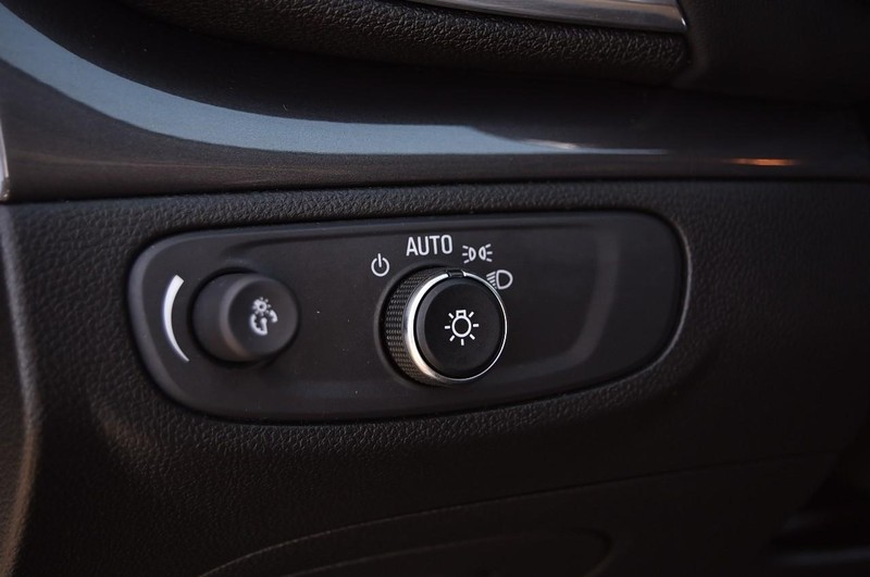 Buick Encore Vehicle Full-screen Gallery Image 10