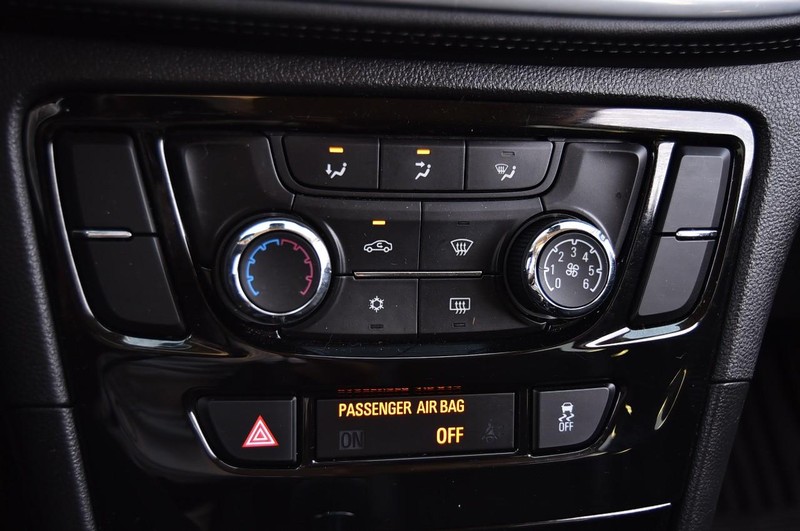 Buick Encore Vehicle Full-screen Gallery Image 14