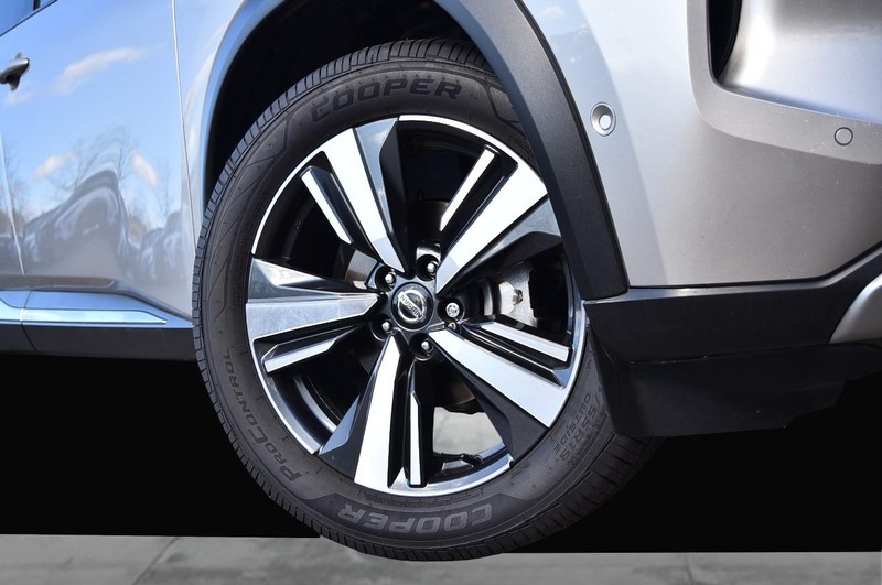 Nissan Rogue Vehicle Image 03