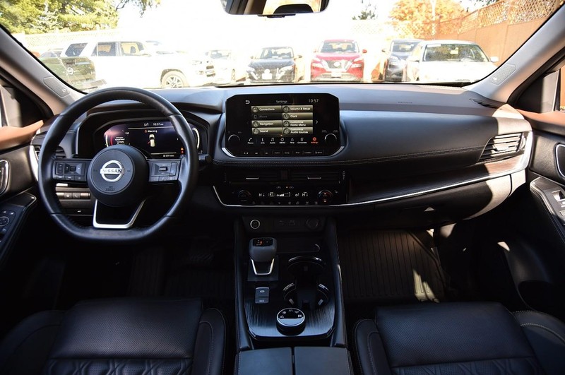 Nissan Rogue Vehicle Image 08