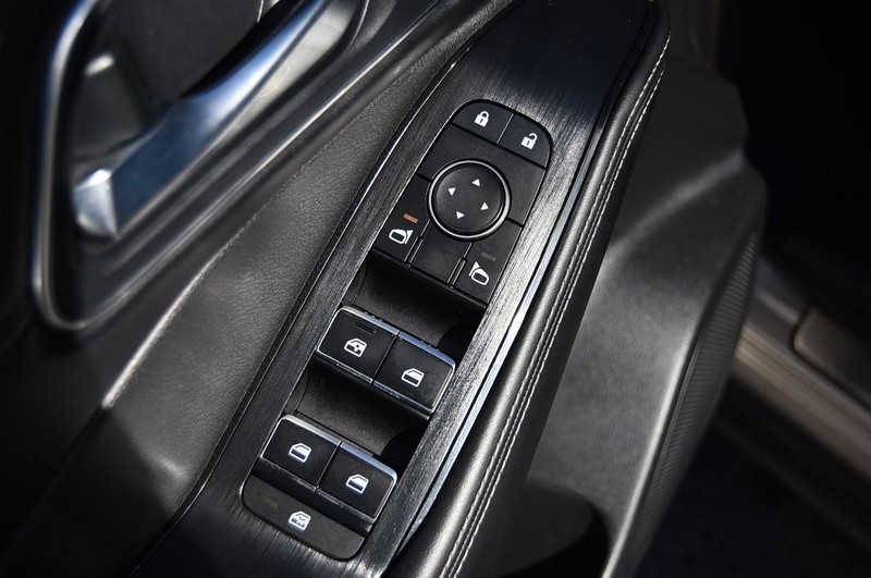 Nissan Rogue Vehicle Image 09