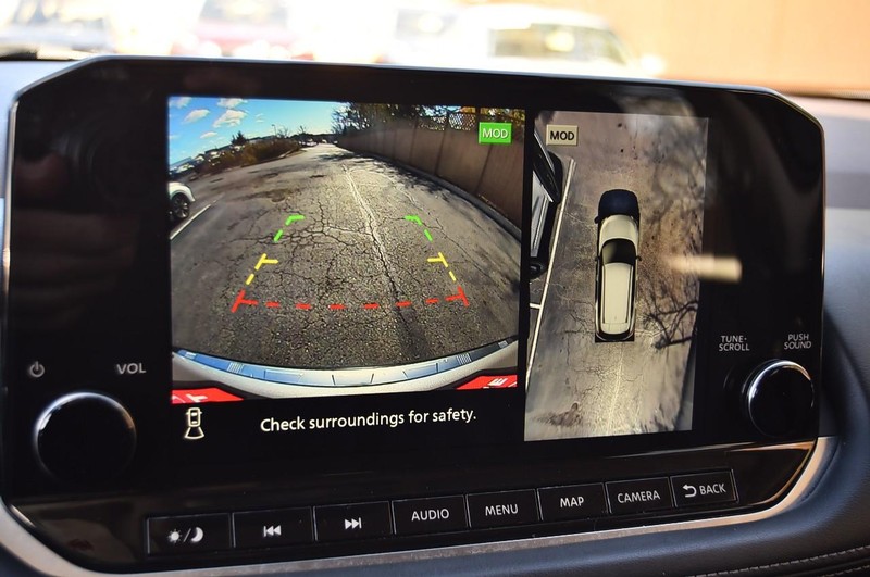 Nissan Rogue Vehicle Image 14