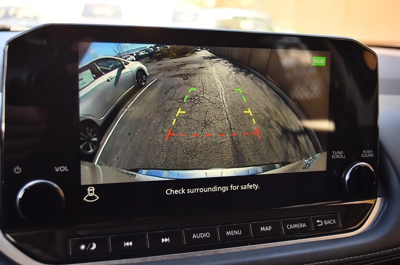 Nissan Rogue Vehicle Image 16