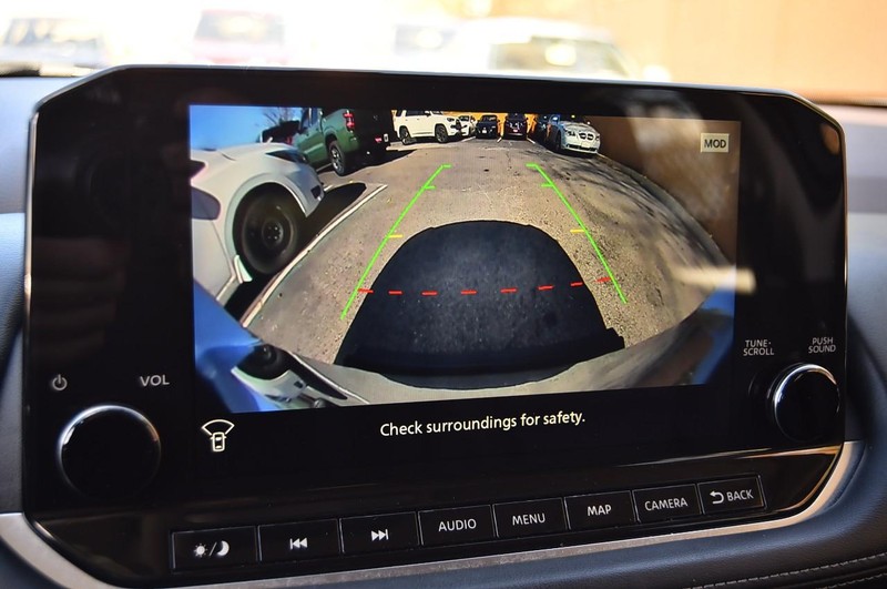 Nissan Rogue Vehicle Image 17