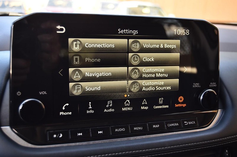 Nissan Rogue Vehicle Image 18