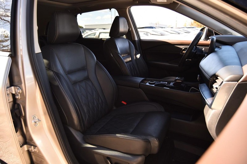 Nissan Rogue Vehicle Image 24