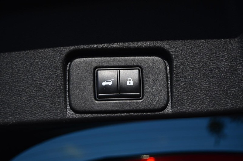 Nissan Rogue Vehicle Image 30