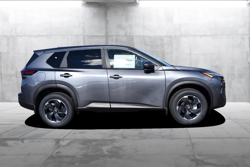 Nissan Rogue Vehicle Full-screen Gallery Image 5