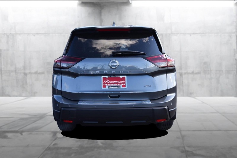 Nissan Rogue Vehicle Full-screen Gallery Image 6