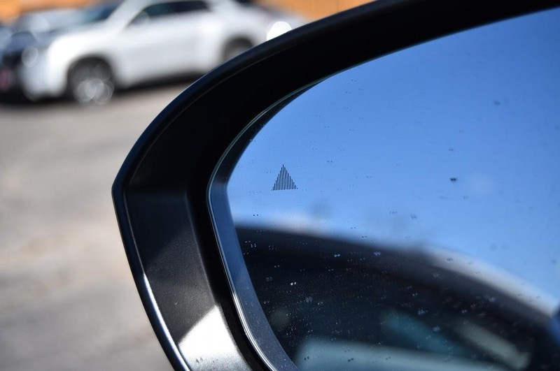 Nissan Rogue Vehicle Full-screen Gallery Image 10