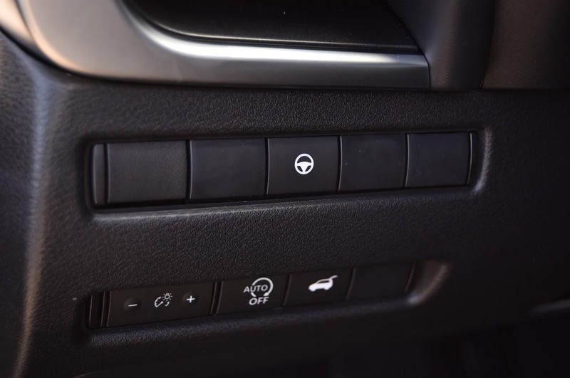 Nissan Rogue Vehicle Full-screen Gallery Image 11