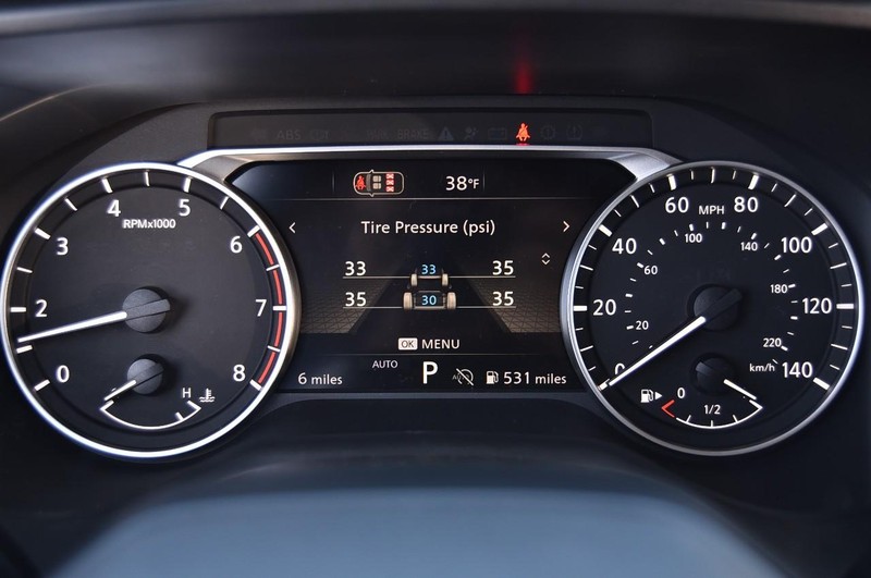 Nissan Rogue Vehicle Full-screen Gallery Image 12