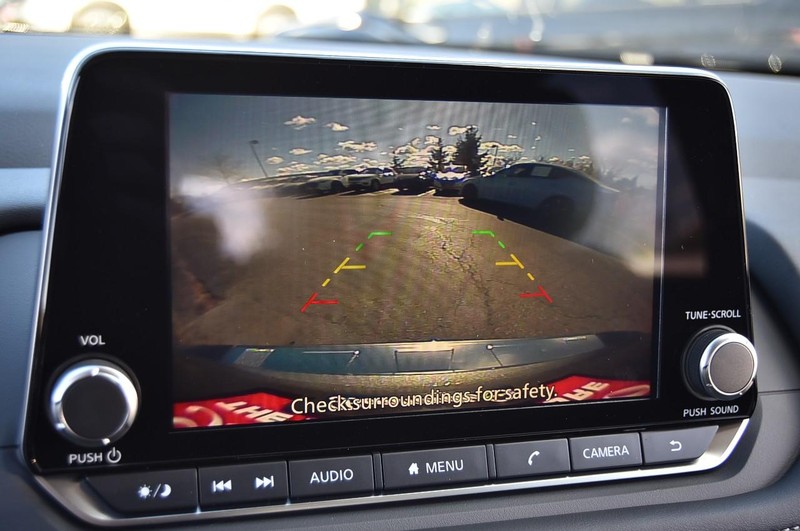 Nissan Rogue Vehicle Full-screen Gallery Image 13