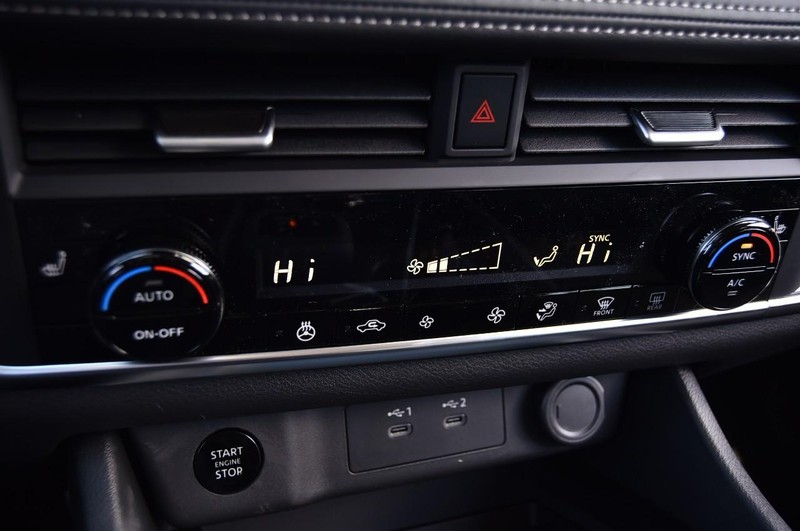 Nissan Rogue Vehicle Full-screen Gallery Image 15