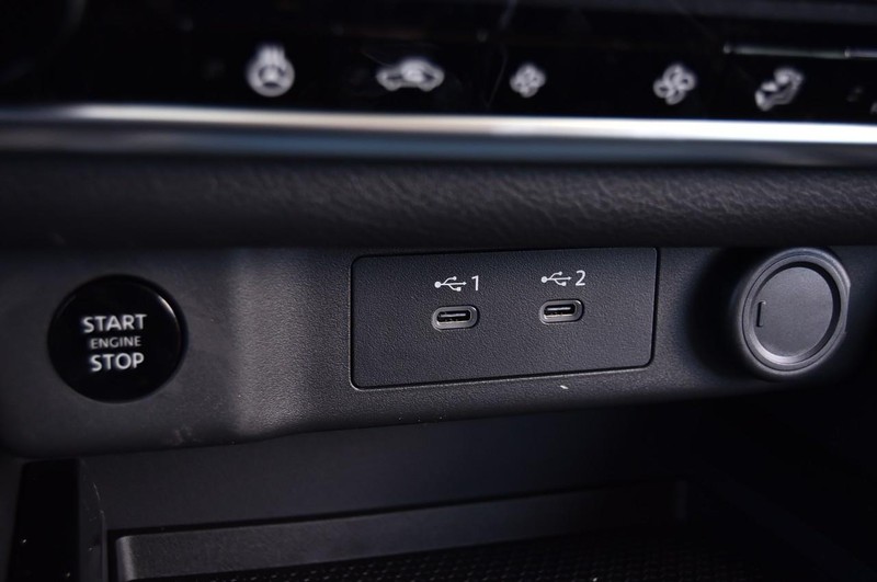 Nissan Rogue Vehicle Full-screen Gallery Image 16