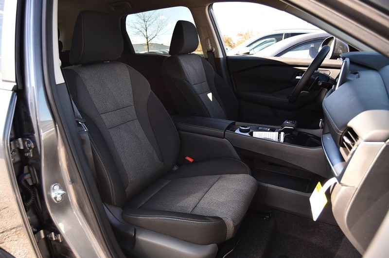 Nissan Rogue Vehicle Full-screen Gallery Image 20