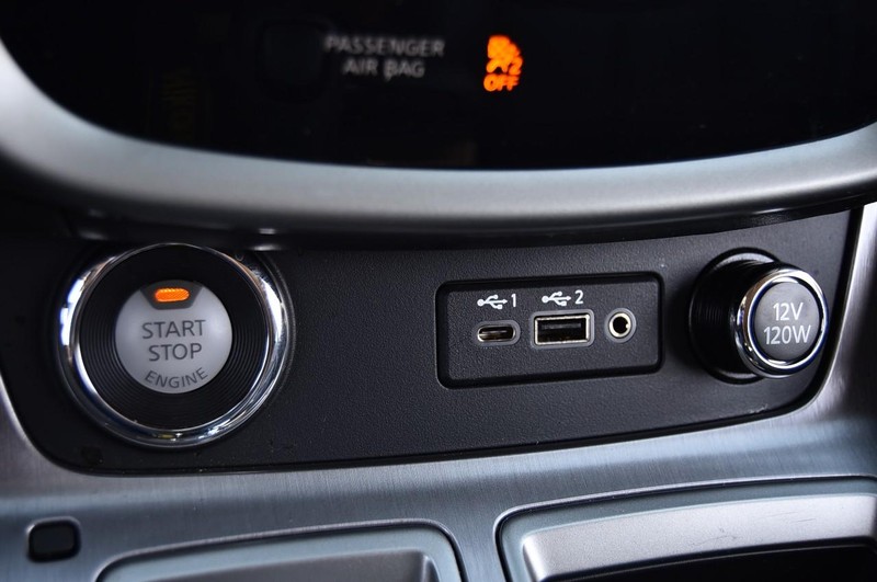 Nissan Murano Vehicle Image 17