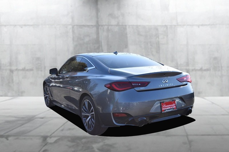 INFINITI Q60 Vehicle Full-screen Gallery Image 07