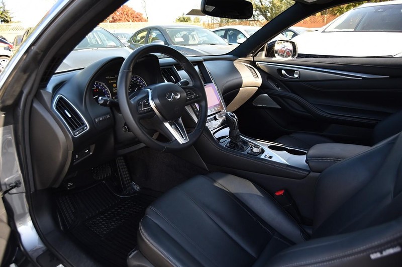 INFINITI Q60 Vehicle Full-screen Gallery Image 08