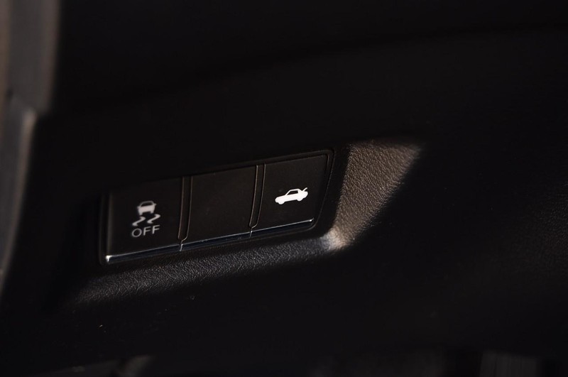 INFINITI Q60 Vehicle Full-screen Gallery Image 13