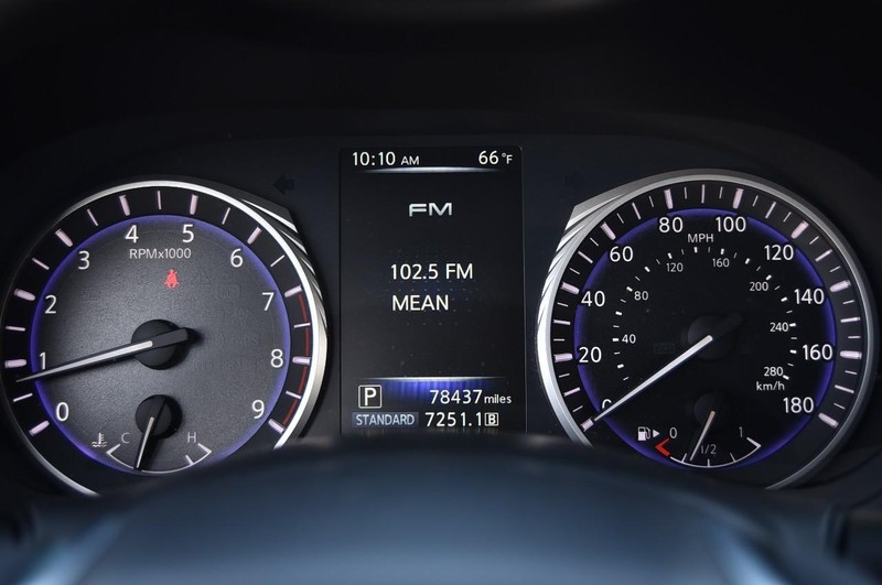 INFINITI Q60 Vehicle Full-screen Gallery Image 14