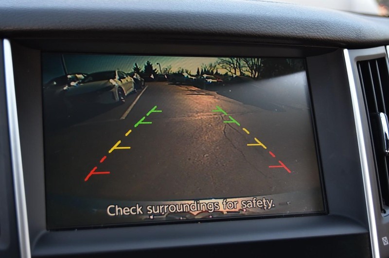 INFINITI Q60 Vehicle Full-screen Gallery Image 15