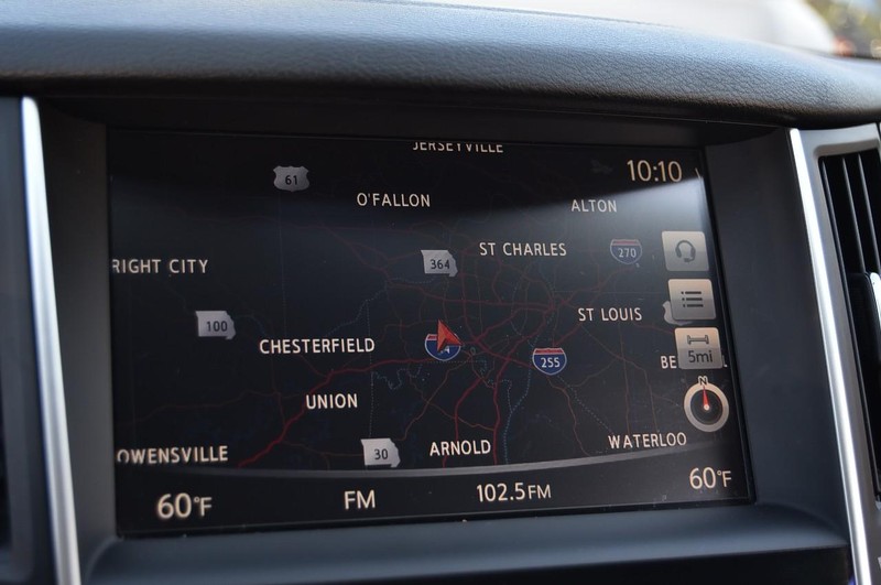 INFINITI Q60 Vehicle Full-screen Gallery Image 16