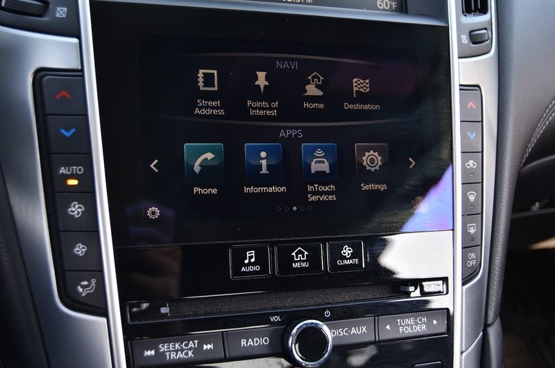 INFINITI Q60 Vehicle Full-screen Gallery Image 17