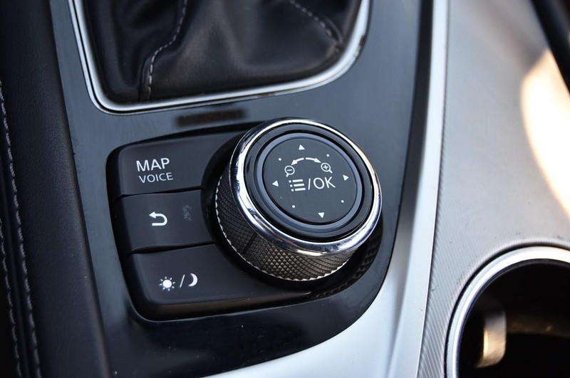 INFINITI Q60 Vehicle Full-screen Gallery Image 19