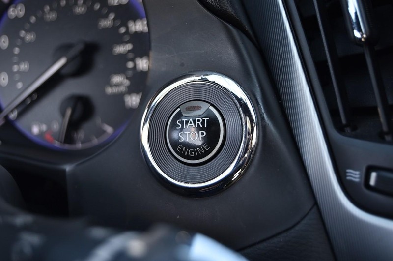 INFINITI Q60 Vehicle Full-screen Gallery Image 21