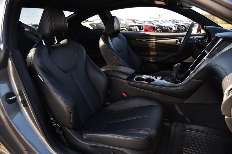 INFINITI Q60 Vehicle Full-screen Gallery Image 24