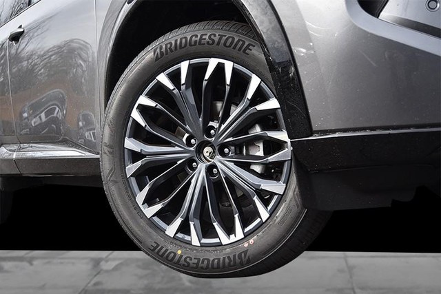 Nissan Rogue Vehicle Image 03