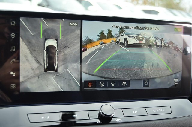 Nissan Rogue Vehicle Image 17