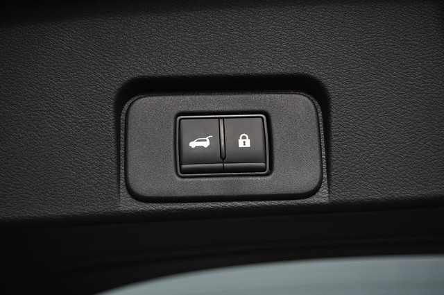 Nissan Rogue Vehicle Image 31