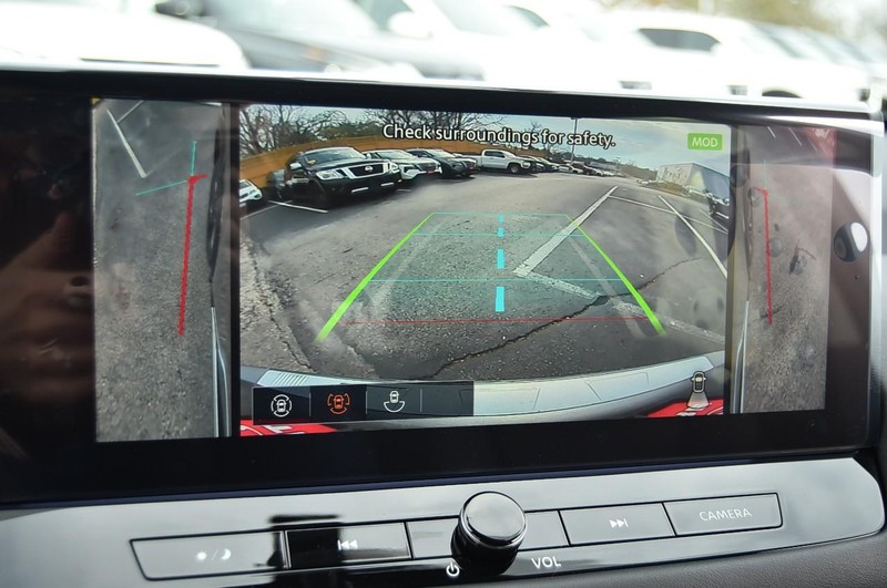 Nissan Rogue Vehicle Full-screen Gallery Image 15