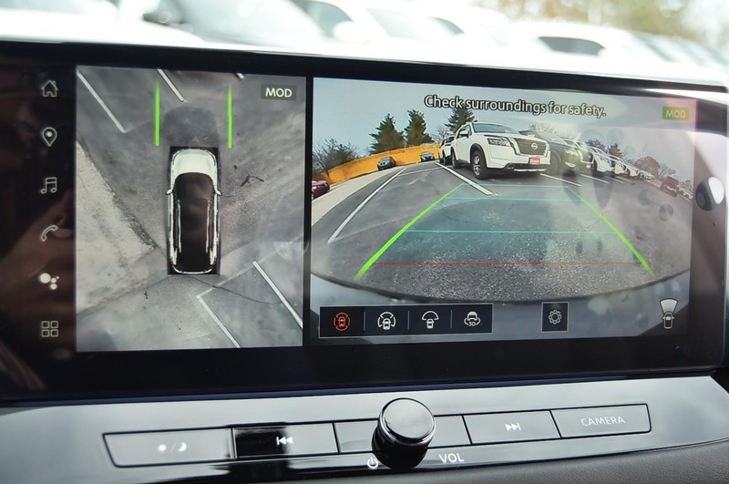 Nissan Rogue Vehicle Full-screen Gallery Image 17