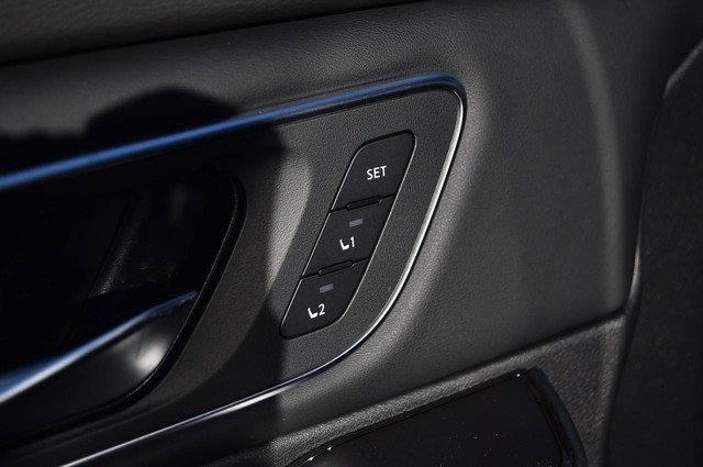 Nissan Rogue Vehicle Image 10