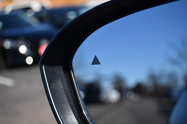 Nissan Rogue Vehicle Image 11